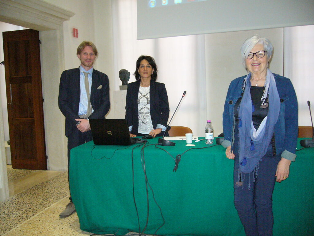 da sx Matteo Santipolo, Antonella Benucci, Mirella Rigobello, presidente comitato Dante Alighieri di Rovigo