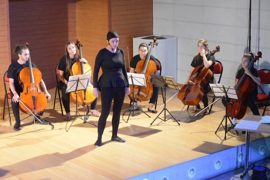 Violoncelli e formiche per un pomeriggio da favola